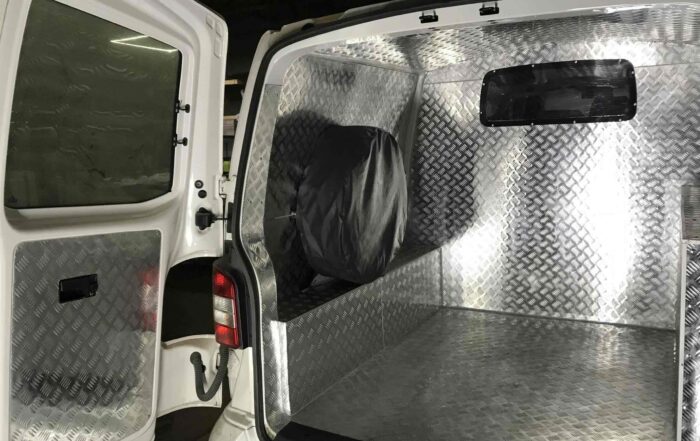 Переобладнання автобусів під вантажопасажирські перевезення.